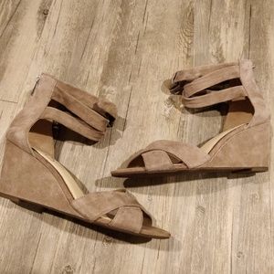 Adorable Jessica Simpson Faux Suede Wedges Size 10